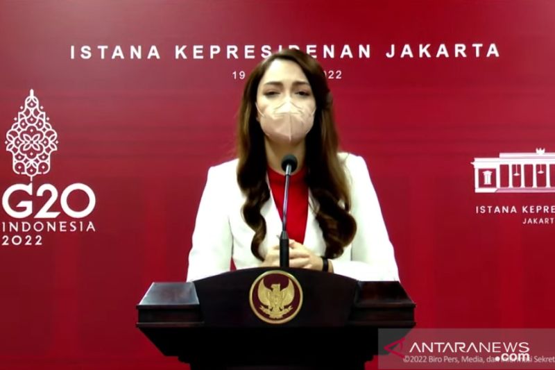 Tangkapan layar Juru Bicara Pemerintah untuk Penanganan COVID-19 Reisa Broto Asmoro menyampaikan keterangan pers yang diikuti dari YouTube Sekretariat Presiden di Jakarta, Rabu (19/1/2022). (ANTARA/Andi Firdaus).