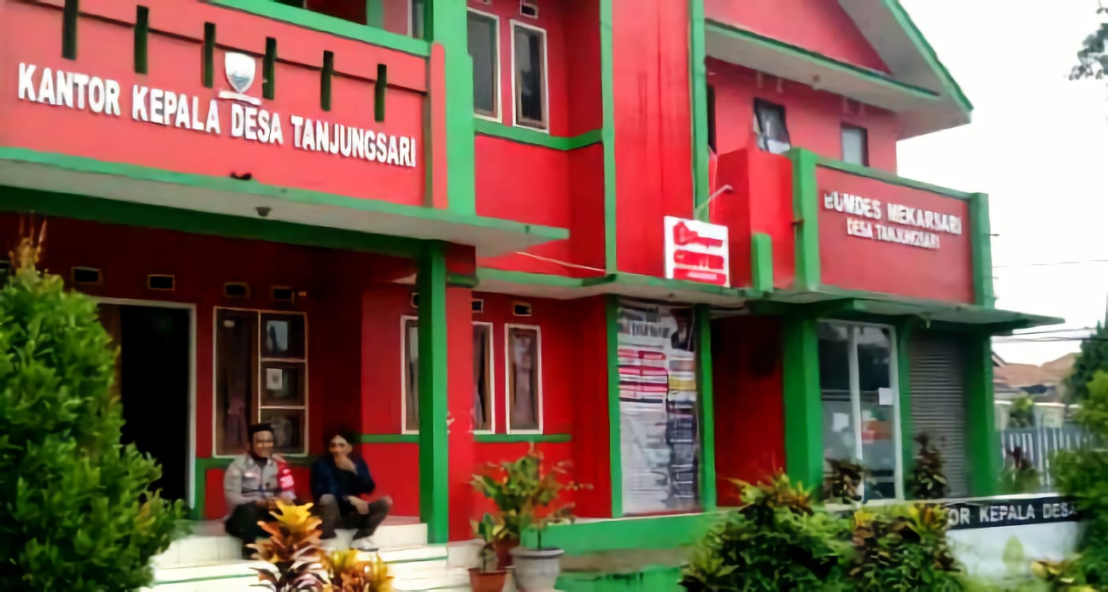 Ilustrasi BUMDes: Kantor BUMDes Mekarsari milik Desa Tanjungsari (ujung kanan) yang bersebelah dengan Kantor Desa Tanjungsari, Kecamatan Tanjungsari, Kabupaten Sumedang. (Jabar Ekspres)
