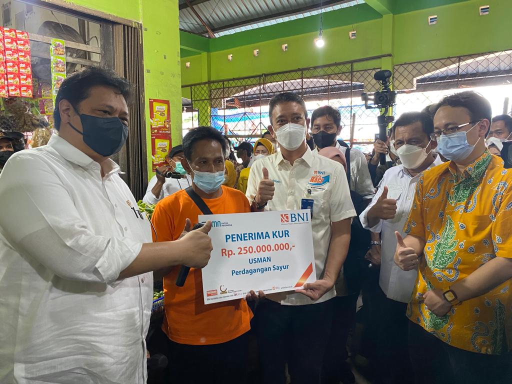 Airlangga Hartarto mengatakan pemerintah Pastikan Harga Minyak Goreng Rp 14.000 Sudah Berlaku Menyeluruh dan terjangkau masyarakat