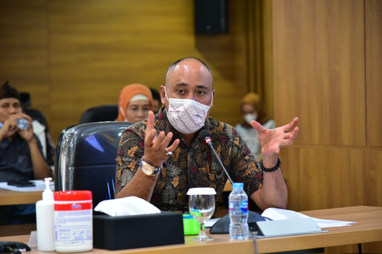 Anggota DPRD Jabar Habullah Rahmad dari Fraksi PAN ketika mendiskusika Reaktivasi Jalur KA Tanjungsari-Rancaekek ke Kemenhub