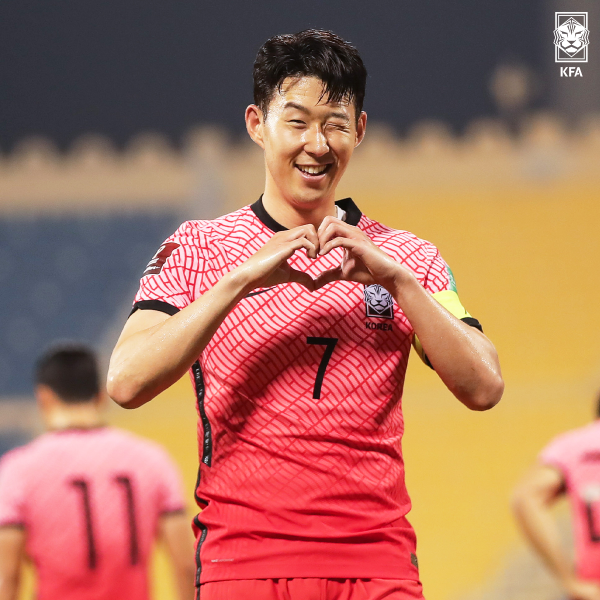 Pemain timnas Korea Selatan (Korsel), Son Heung-min berselebrasi, beberapa waktu lalu. Seperti Korsel, Iran pun mengincar tiket lolos Piala Dunia 2022. (@TheKFA/Twitter)