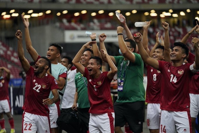 Timnas Indonesia merayakan kegembiraan ketika menjadi Runner UP di Piala AFF 2020, Foto: Twiter Sepak Bola ASEAN @AFFPresse