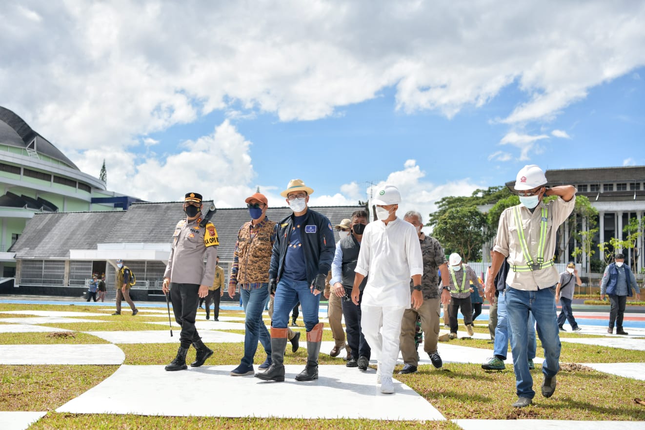 Gubenur Jabar Ridwan Kamil ketika mengunjungi Lapangan Merdeka dan Alun-alun Kota Sukabumi (Foto: Humas Jabar)