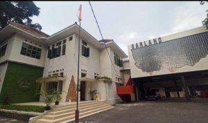 Kafe Garland Social House yang bergaya Rustic hadi di Kota Bandung