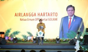 Ketua DPP Partai Golkar Airlangga Hartarto ketika merayakan Natal di Salatiga