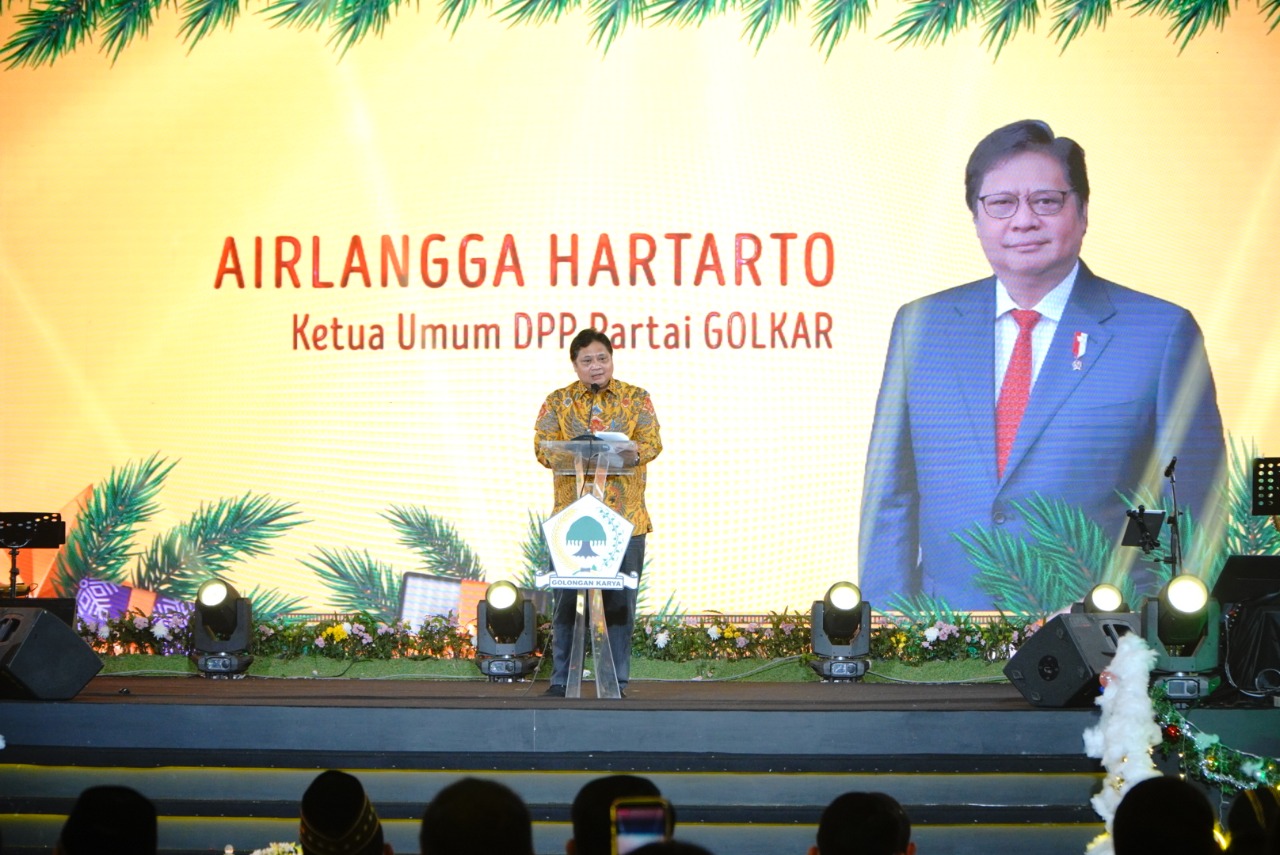 Ketua DPP Partai Golkar Airlangga Hartarto ketika merayakan Natal di Salatiga