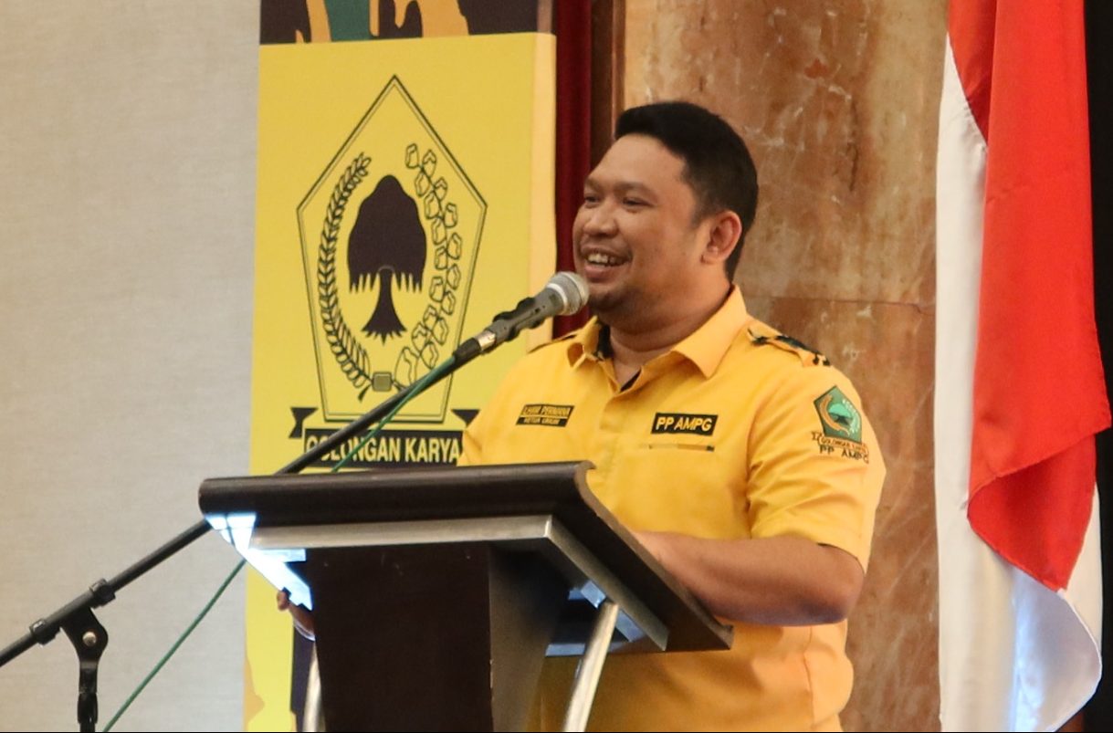 Ketua Umum Pimpinan Pusat Angkatan Muda Partai Golkar (PP AMPG) Ilham Permana ketika memberikan stetmen tentang Kinerja Airlangga Hartarto.