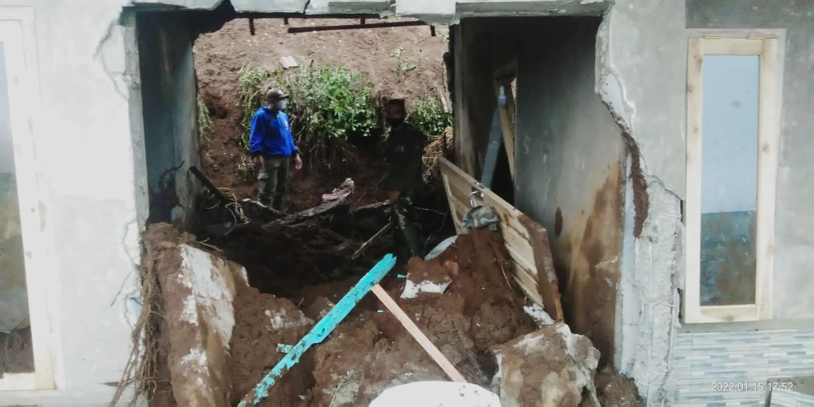 Longsor Lahan Kebun Kentang di Pangalengan Telan Korban Tewas dari pekerja bangunan yang tengah memperbaiki rumah