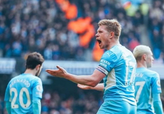 Gelandang Manchester City, Kevin de Bruyne merayakan kemenangan. (@mancity/instagram)