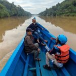 Siswa SDN Ciloma Sukabumi Seberangi Sungai Cikaso untuk Belajar, Gubenur Jabar Bantu Berikan Perahu untuk transportasi menuju sekolah