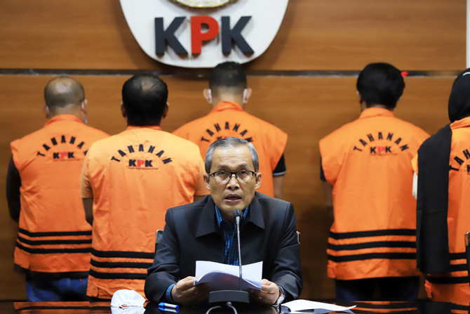 Konferensi pers penetapan tersangka kasus korupsi oleh KPK terhadap Bupati Penajam Paser Utara dan Bendahara DPC Demokrat Balikpapan serta pihak lain (Dery Ridwansah/JawaPos.com)