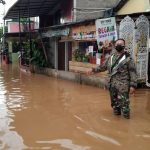 Banjir yang diduga akibat dampak Tol Cisumdawu genangi Desa Cikeruh, Kecamatan Jatinangor, Kabupaten Sumedang beberapa waktu lalu.
