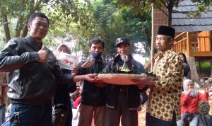 Dapat Program Rutilahu, Sebanyak 40 KK Warga Desa Cimanggung Panjatkan Puji Syukur