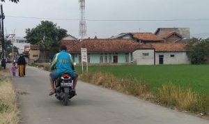 Lingkungan Desa Panenjoan, Kecamatan Cicalengka, Kabupaten Bandung yang masih membutuhkan SAB. (Jabar Ekspres)