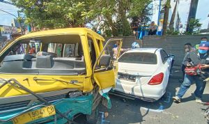 Tiga Kendaraan Terlibat Kecelakaan di Jalan Pasir Kaliki Kota Bandung