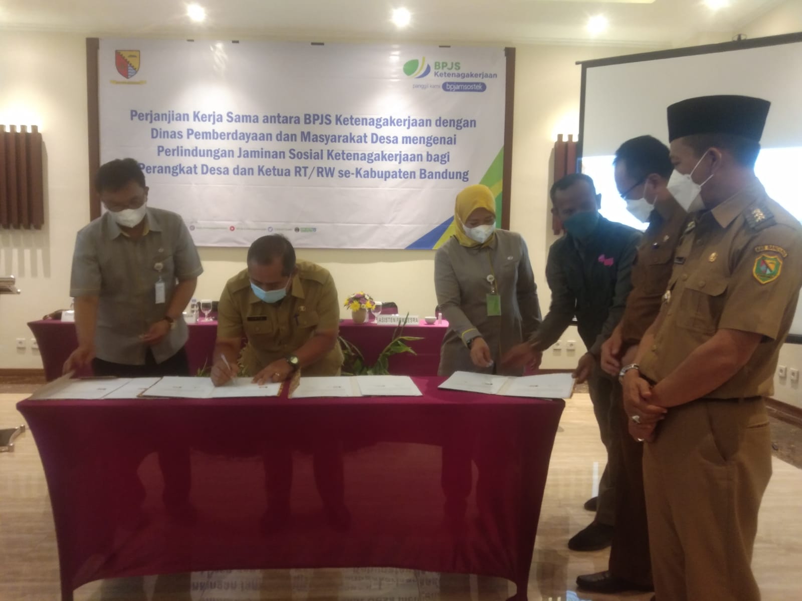 Puluhan Ribu RT-RW se-Kabupaten Bandung Dapat Perlindungan Keselamatan Kerja