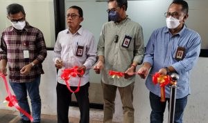 Potong pita pada kegiatan Media Update di Gedung Kantor Regional 2 Jawa Barat yang dirangkai dengan kegiatan Launching Media Corner dan Jumat Berkah bersama Media.