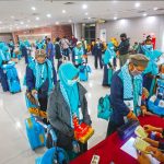 PENGECEKAN: Sejumlah calon jamaah umrah dari berbagai daerah di Jawa Timur mengantre di T2 Bandara Internasional Juanda tahun lalu. Tahun ini pemerintah Arab Saudi mulai membuka ibadah umrah. (Dipta Wahyu/Jawa Pos)