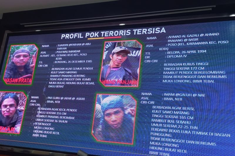 Dokumentasi empat anggota MIT Poso yang masuk dalam daftar pencarian. Salah satunya teroris , Ahmad Gazali. ANTARA/Kristina Natalia.