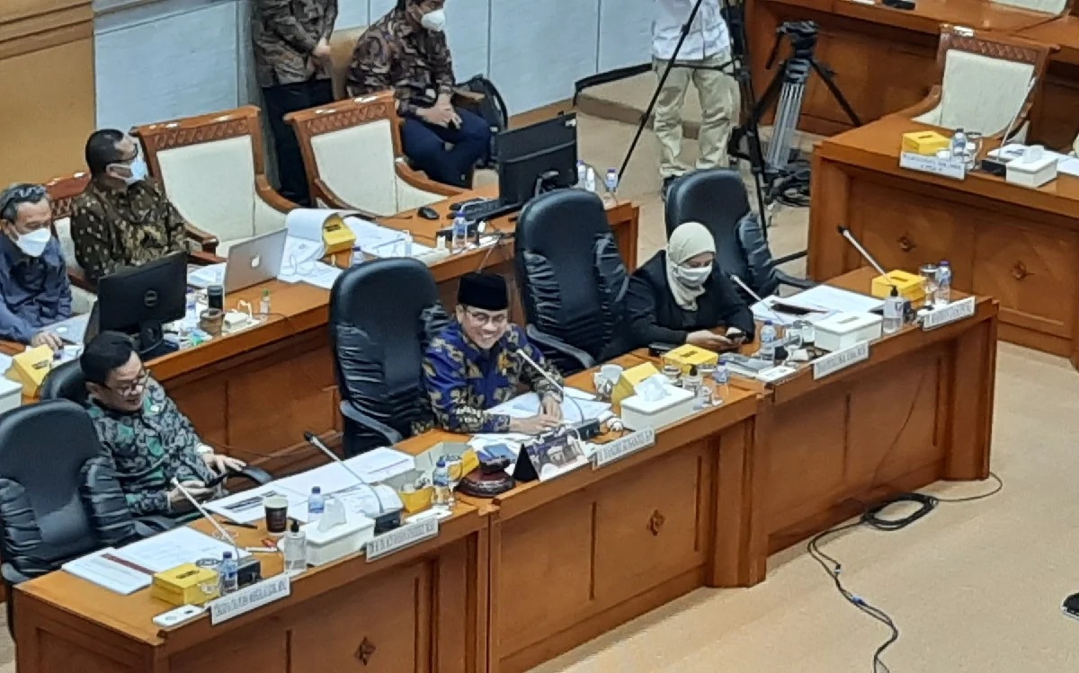 Pimpinan Komisi VIII DPR RI usai meminta Sekjen Kemensos Harry Hikmat keluar dari ruang rapat, Rabu (19/1) (Foto: Kenny Kurnia Putra/JPNN.com)