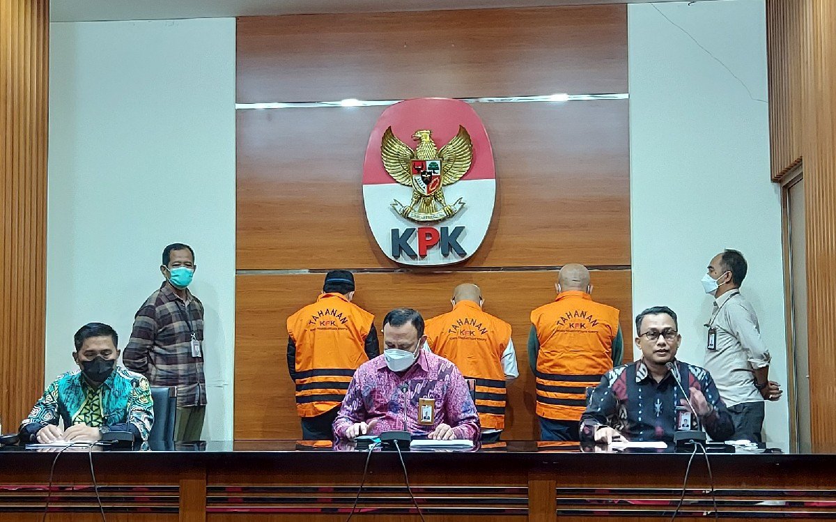 KPK menggelar konferensi pers penetapan Wali Kota Bekasi Rahmat Effendi sebagai tersangka bersama delapan pihak lainnya, Kamis (6/1). Foto: Fathan/JPNN.com