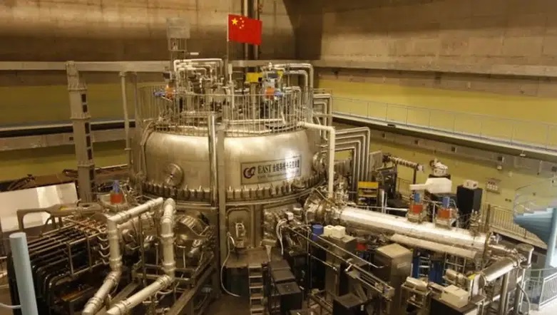 Matahari buatan China atau Experimental Advanced Superconducting Tokamak (EAST). Sumber: Institute of Plasma Physics Chinese Academy of Sciences