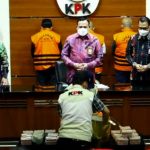 Ketua KPK Firli Bahuri dalam konferensi pers terkait kasus korupsi Wali Kota Bekasi di Gedung Merah Putih KPK, Jakarta Selatan, Kamis, (6/1).