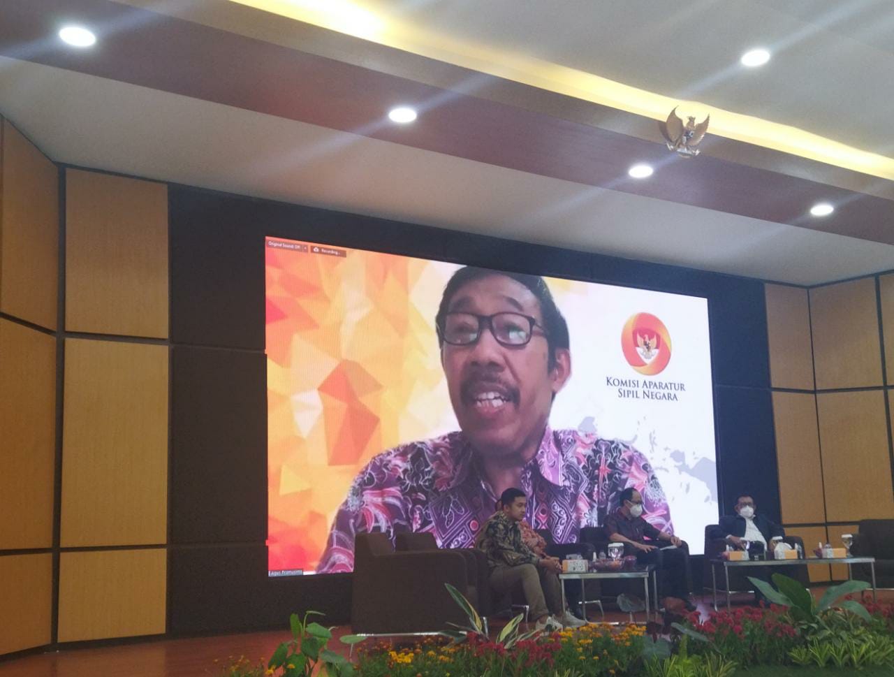 Kepala KASN dan IAPA Pusat, Agus Pramusinto, saat seminar nasional "Legitimasi dan Implikasi Penetapan 20 Pj Kepala Daerah di Jawa Barat" yang digelar Fisip Unpas, pada Jumat (11/2).