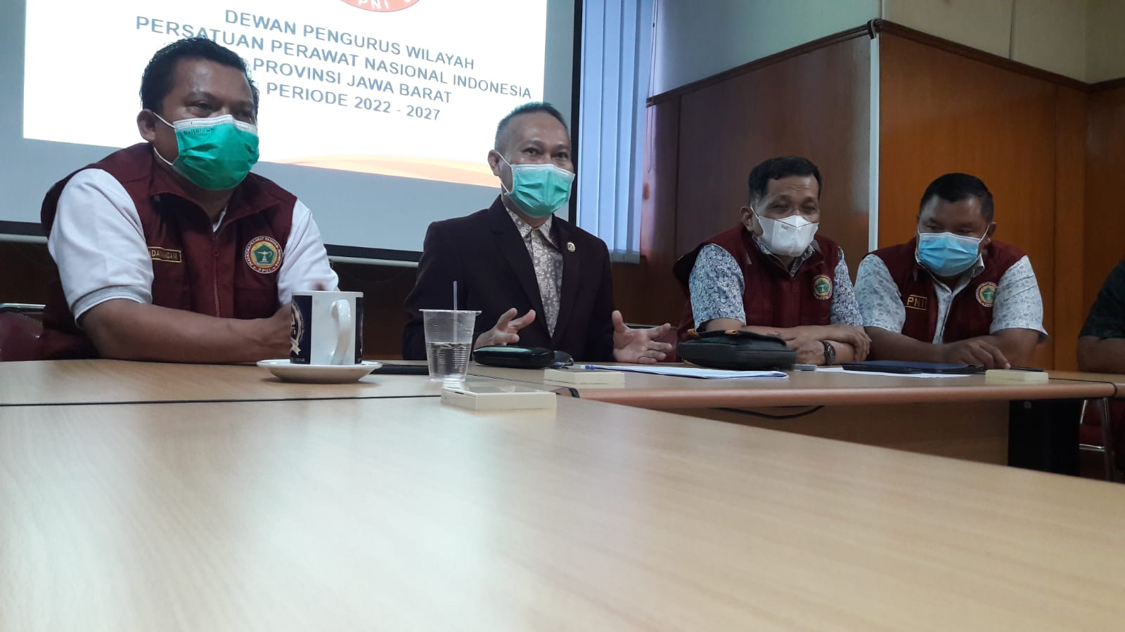 Dewan Pengurus Wilayah Persatuan Perawat Nasional Indonesia (DPW PPNI) Jawa Barat (Jabar), melakukan akselerasi percepatan vaksin Covid-19 guna membantu program pemerintah dalam penanggulangan pandemi ini.
