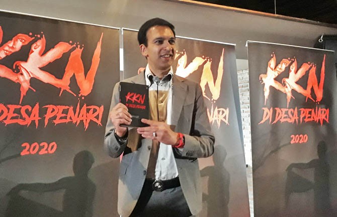 CEO sekaligus produser PT MD Pictures, Tbk, Manoj Punjabi saat mengumumkan KKN di Desa Penari akan dibuat film. (Rieska Virdhani/JawaPos.com)