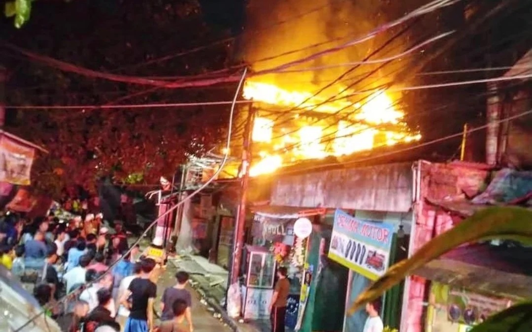 Tangkapan layar peristiwa kebakaran rumah di Jalan Tanah Radio Dalam 7, Kebayoran Lama, Jakarta Selatan, Sabtu (26/2) dini hari. Foto: Humas Dinas Gulkarmat DKI Jakarta