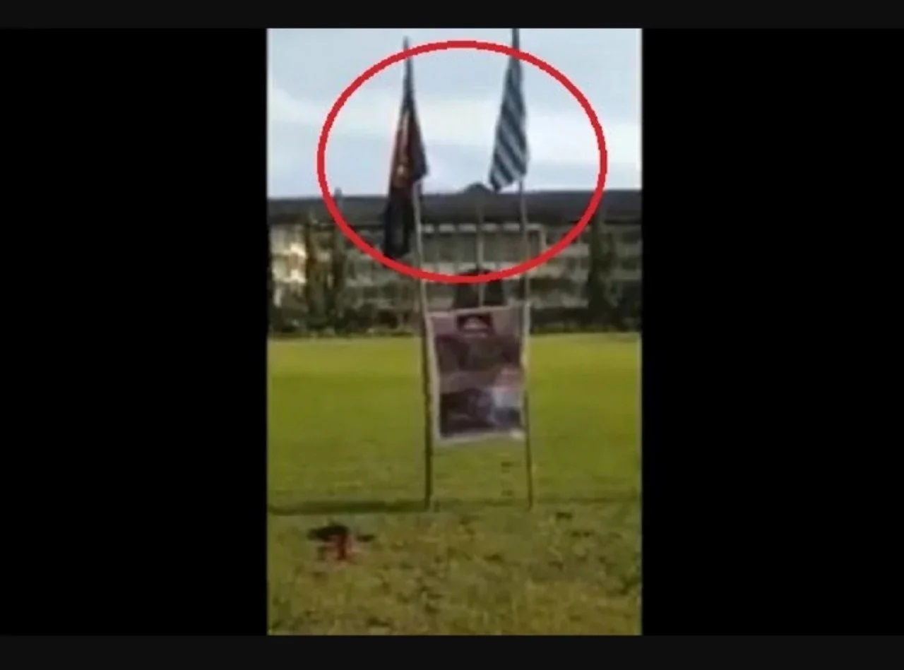 Tangkapan layar video pengibaran bendera bintang kejora di Universitas Mataram.