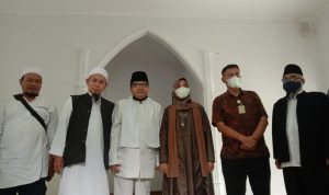 Jajaran pengurus dan pembina DKM Masjid Darussalam di Jalan Cihampelas 149 Kota Bandung