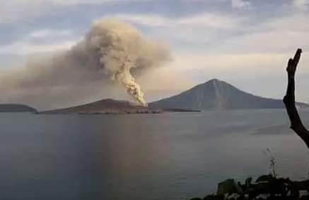 Kepulan asap Gunung anak krakatau berdasarkan pantau PVMBG yang terpantau pada Februari lalu