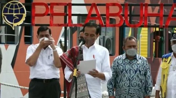 Sikap Luhut Dinilai Tidak Beretika Saat Bersama Jokowi, Ini Sebabnya
