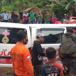 Proses evakuasi korban pendaki yang sempat hilang di Gunung Malabar.