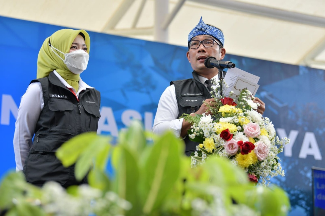 Gubernur Jawa Barat Ridwan Kamil saat meresmikan Pusat Budaya Pagerageung tahap pertama di Kabupaten Tasikmalaya, Minggu (6/2/2022).