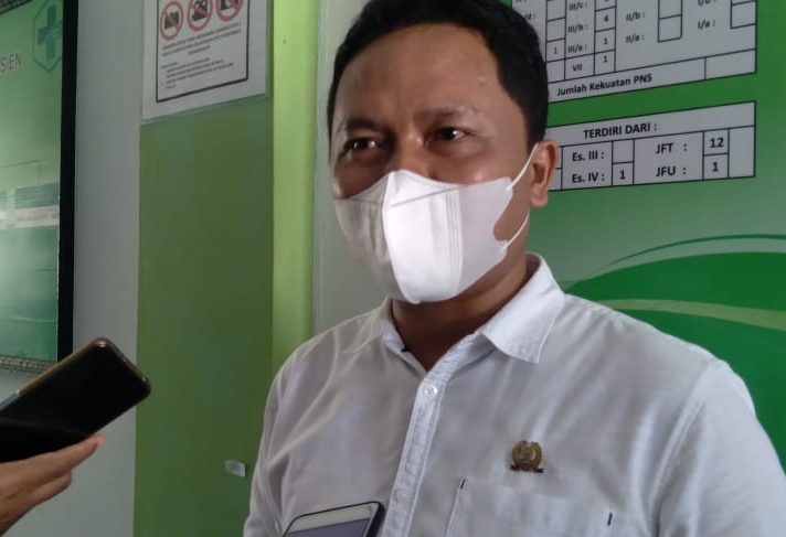 Ketua Komisi 1 DPRD Kabupaten Sumedang dari Fraksi Golkar ketika memberikan keterangan mengenai Kesejahteraan Anggota Satpol PP
