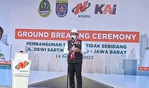 SAMBUTAN: Gubernur Jawa Barat Ridwan Kamil dalam sambutan secara simbolis di acara groundbreaking underpass Jalan Dewi Sartika, Depok, Senin (14/2/2022).
