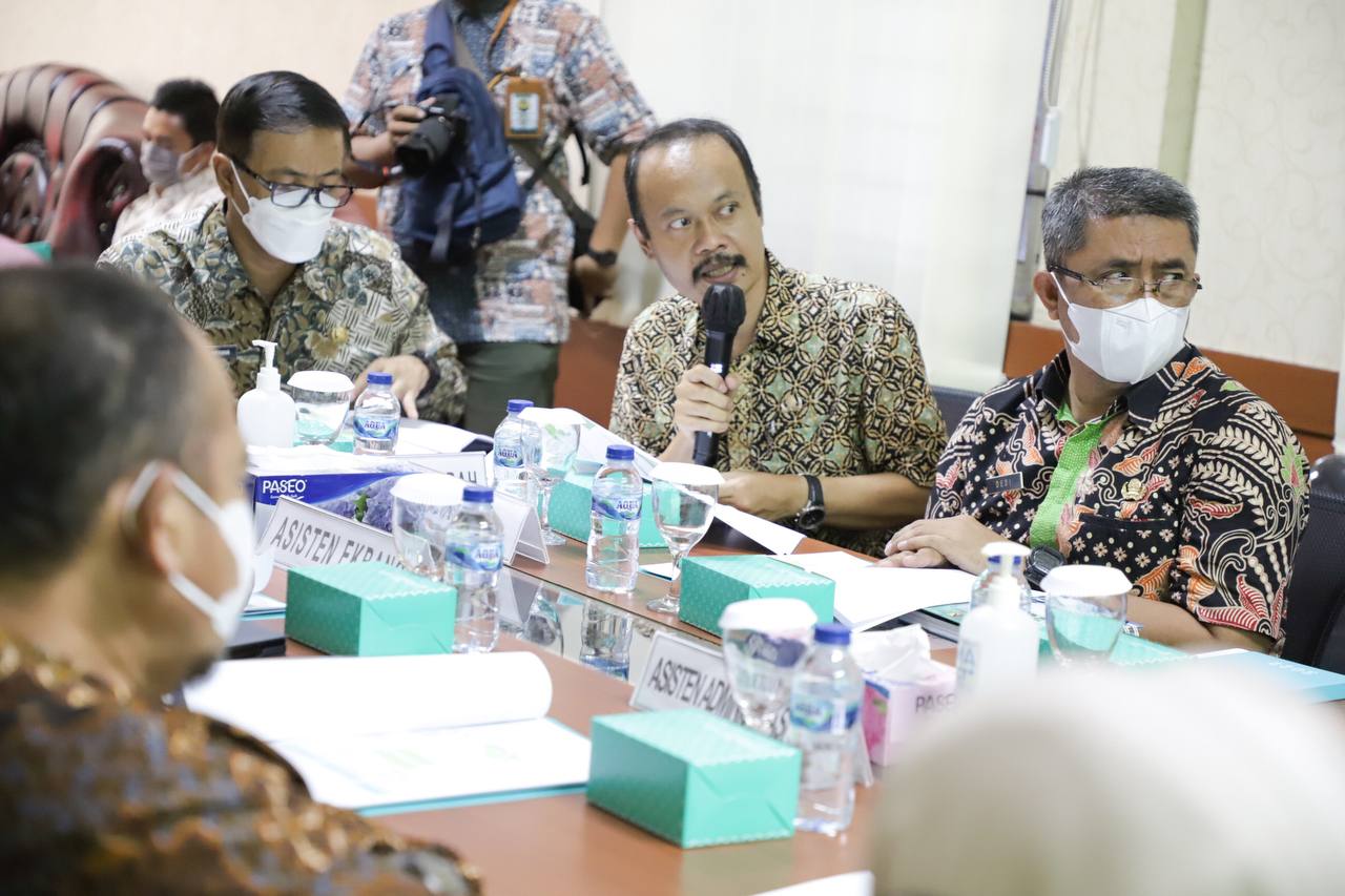 Kepala Dinsos Kabupaten Bandung, Indra Respati menegaskan akan memberhentikan agen e-warong yang melanggar regulasi atau yang menyalahi aturan.