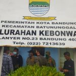 AUDIENSI: Perwakilan warga jalan Anyer Dalam saat mendatangi kembali kantor Kelurahan Kebon Waru, Kecamatan Batununggal, Kota Bandung. (Muhamad Nizar/Jabar Ekspres)
