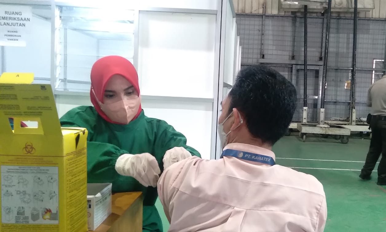 PT Kahatex Bersama BKKBN Jabar Selenggarakan Vaksin Booster Bagi Pekerja
