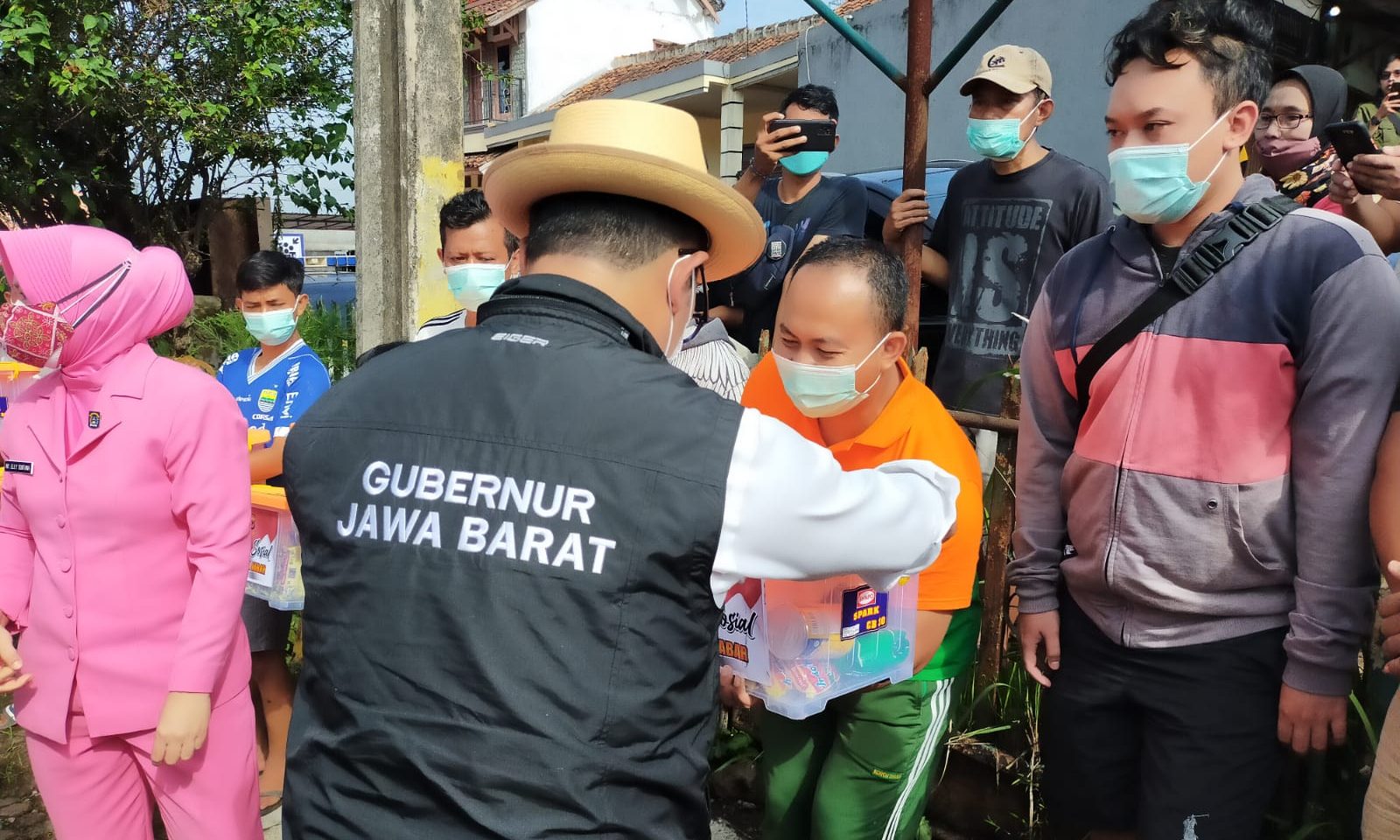 Kunjungi Lokasi Bencana Banjir Bandang, Ridwan Kamil Berikan Bantuan 2 Miliar untuk Renovasi Rumah