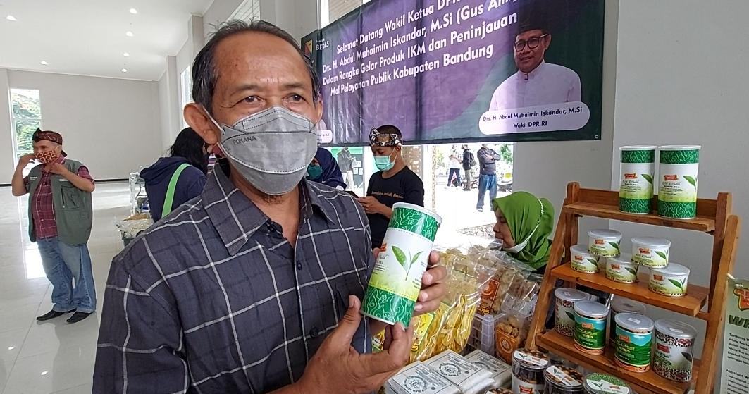 Pelaku Industri Kecil Menengah (IKM) teh asal Ciwidey, Kabupaten Bandung, Yana Fauzi.