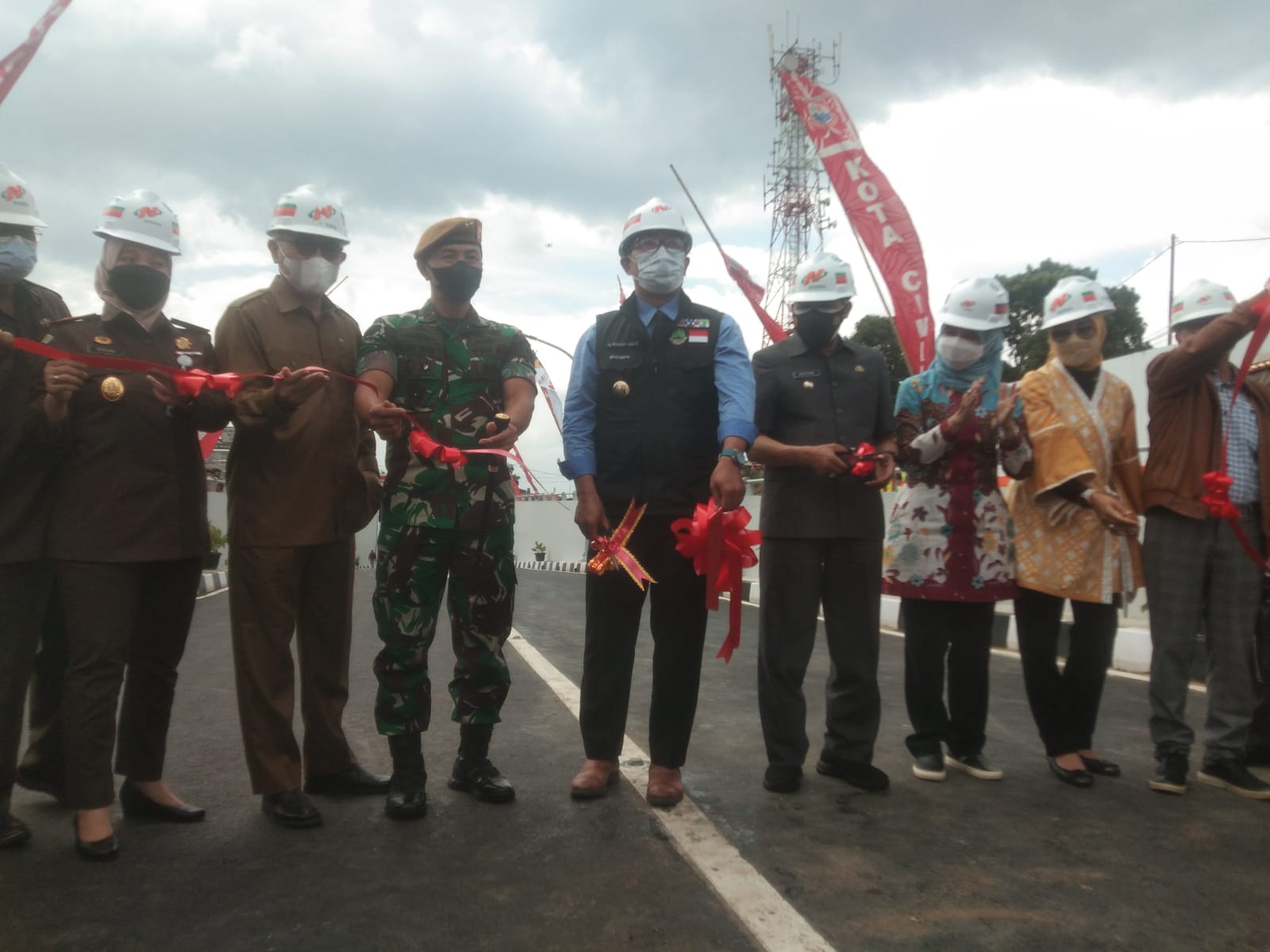 Gubernur Jawa Barat, Ridwan Kamil saat peresmian Underpass Dustira-Sriwijaya, Selasa (22/2).