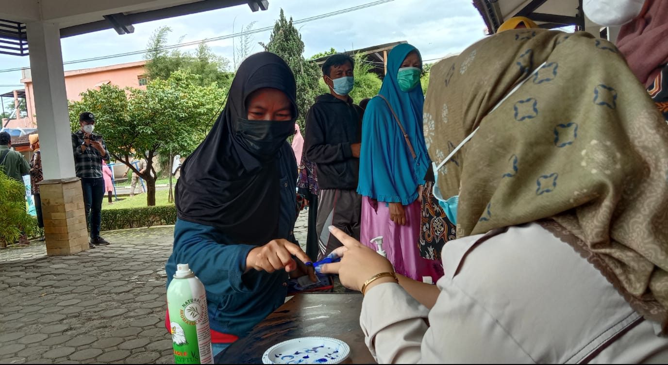 Atasi Kelangkaan Minyak Goreng, Pemkot Kembali Gelar Operasi Pasar di Bulog Cabang Bandung