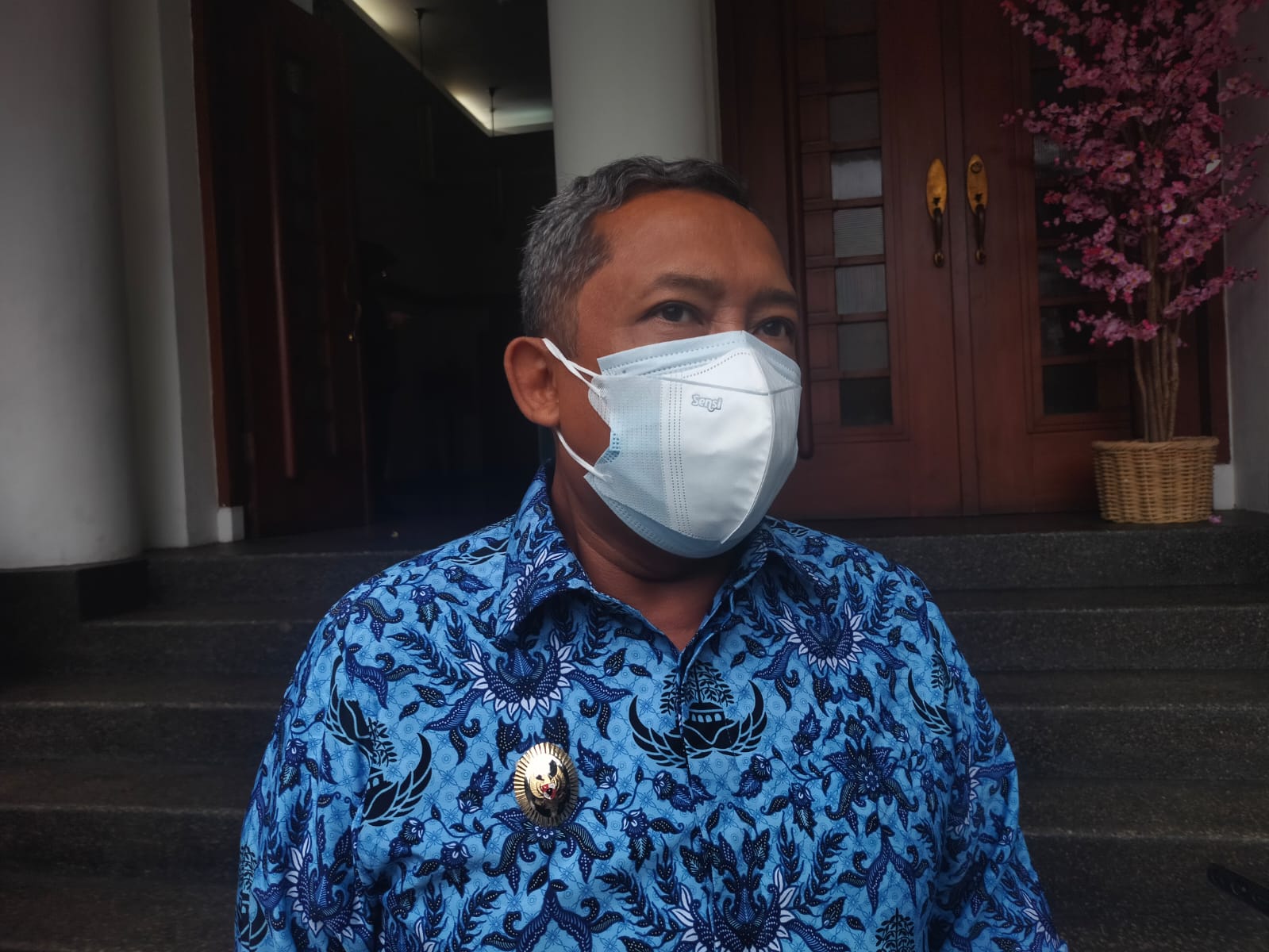 Plt Wali Kota Bandung, Yana Mulyana tanggapi polemik pernyataan Menteri Agama (Menag). (Foto: Sandi Nugraha/Jabar Ekspres)