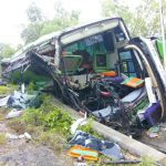 Kondisi bus setelah kecelakaan di Jl. Dlingo-Imogiri, Minggu (6/2). (Foto: M. Sukron Fitriansyah/JPNN.com)