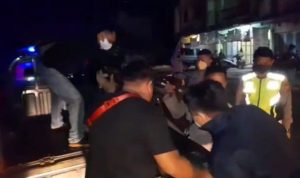 Polres Tasikmalaya Kota saat melakukan razia secara mobile untuk mengantisipasi aksi geng motor di Kota Tasikmalaya, Jumat malam (25/2). Foto:istimewa