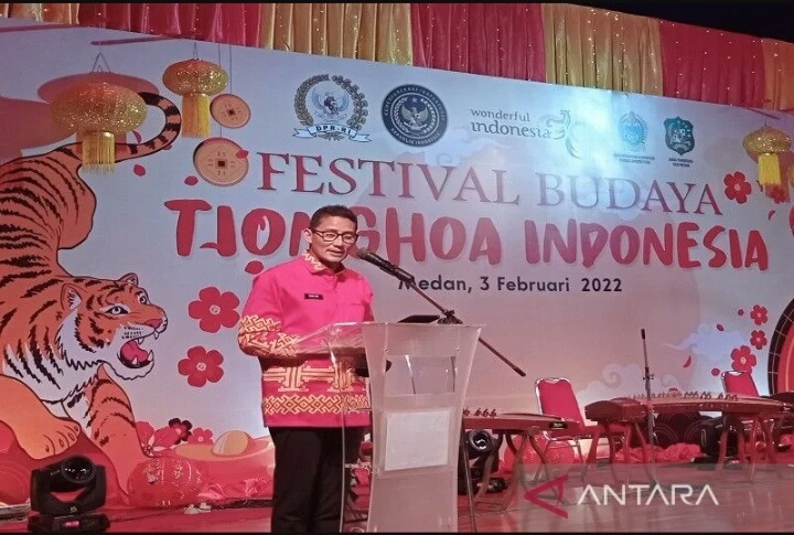 Menparekraf Sandiaga Uno saat membuka acra Festival budaya Tionghoa Indonesia di medan, jumat(5/2). Foto Antara